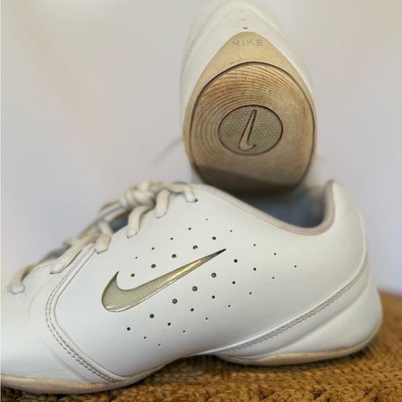 Nike Musique IV Dance Shoes White/Silver Size 8.5 - Picture 6 of 9